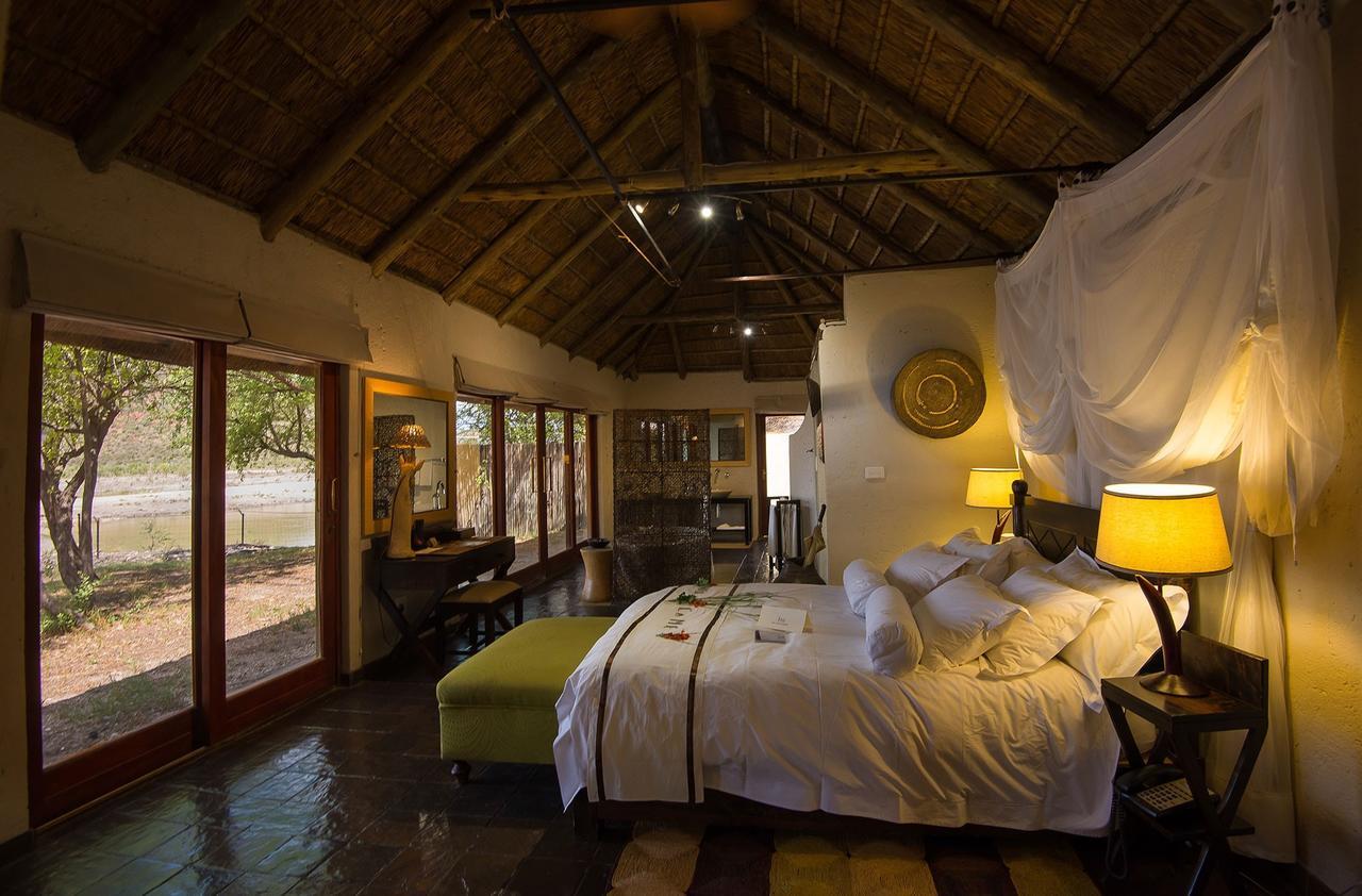 Tau Game Lodge Madikwe Game Reserve Ngoại thất bức ảnh