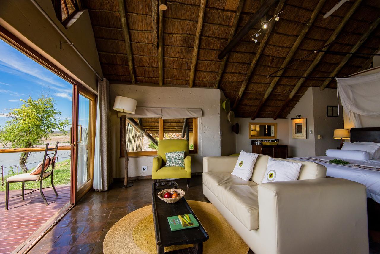 Tau Game Lodge Madikwe Game Reserve Ngoại thất bức ảnh